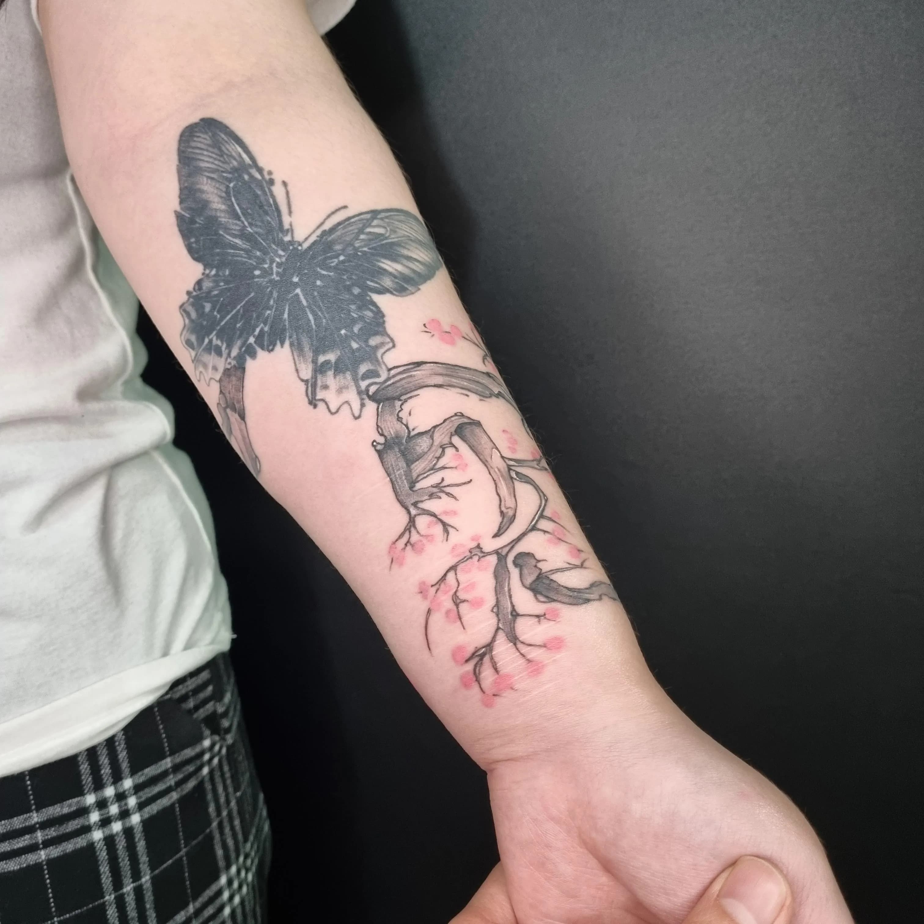 매화타투, 꽃타투, 커버업타투, 여자타투, 팔타투, 손목타투, 손등타투, 홍대타투 - 1