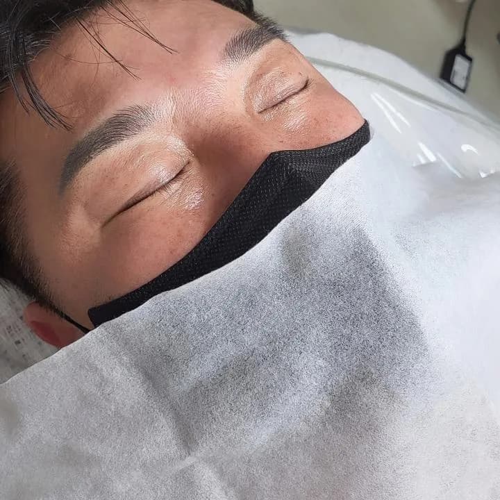 시니어 남자 콤보눈썹