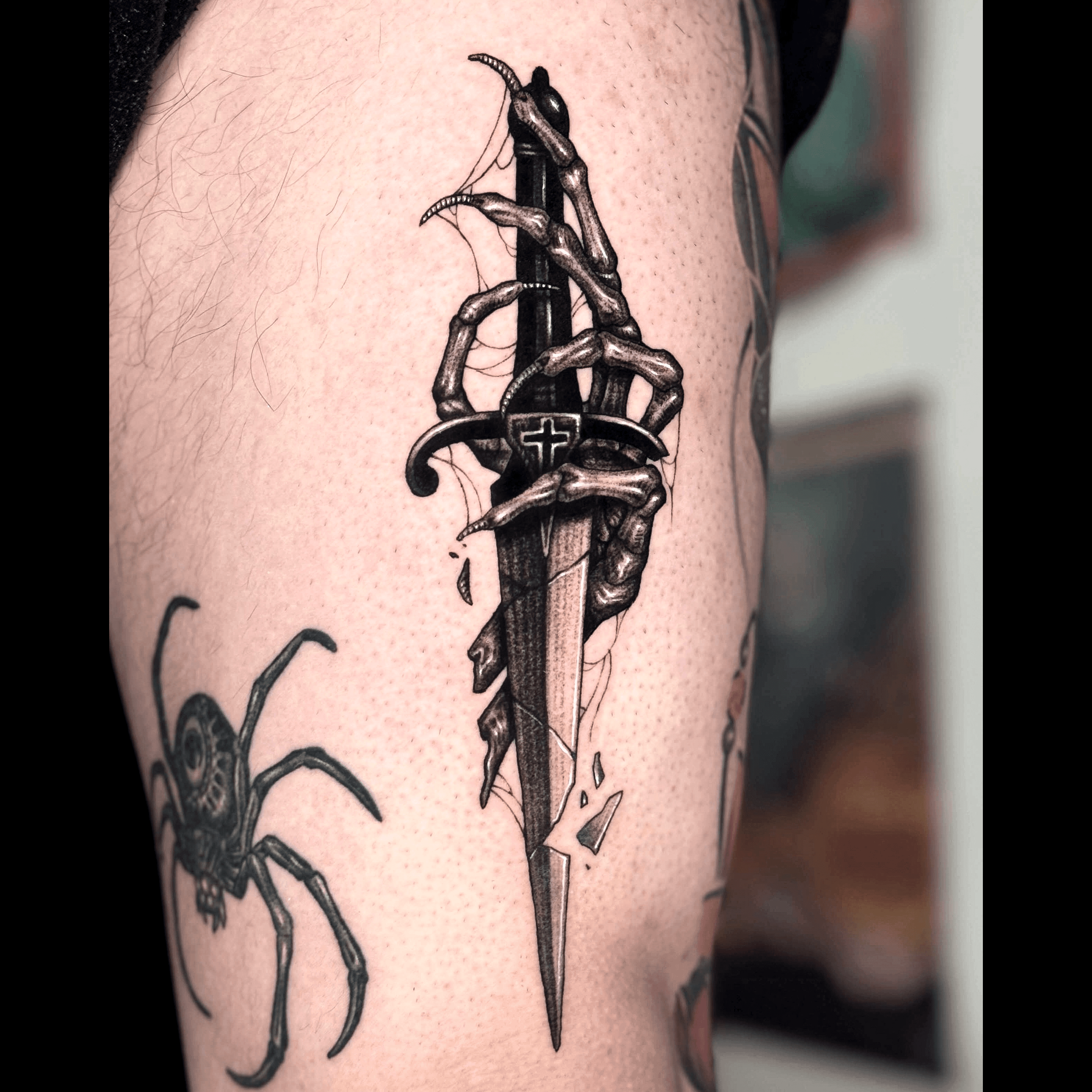 블랙워크 타투 모델 구합니다.