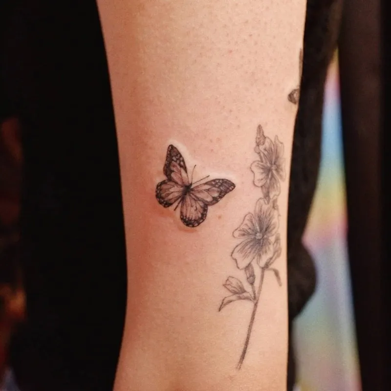나비 두마리 여자팔타투 tattooist_petal - 1