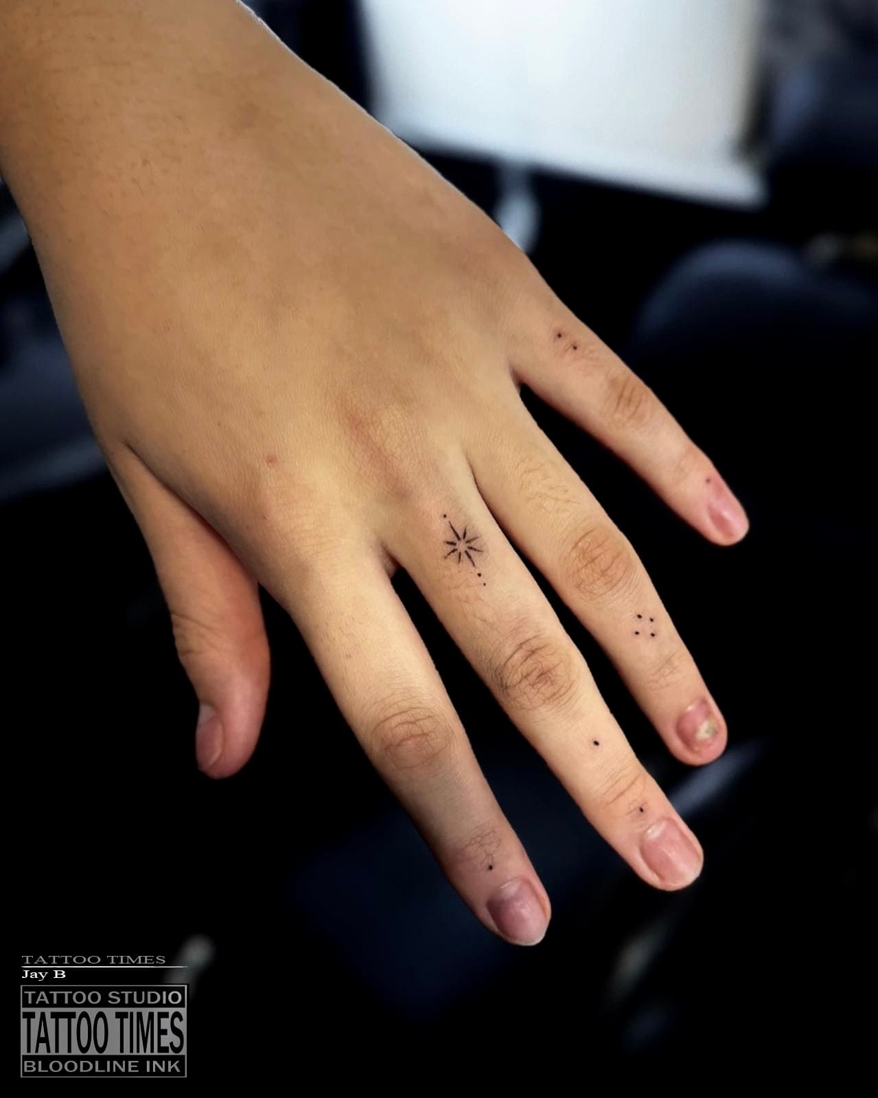 손 - 타투타임스