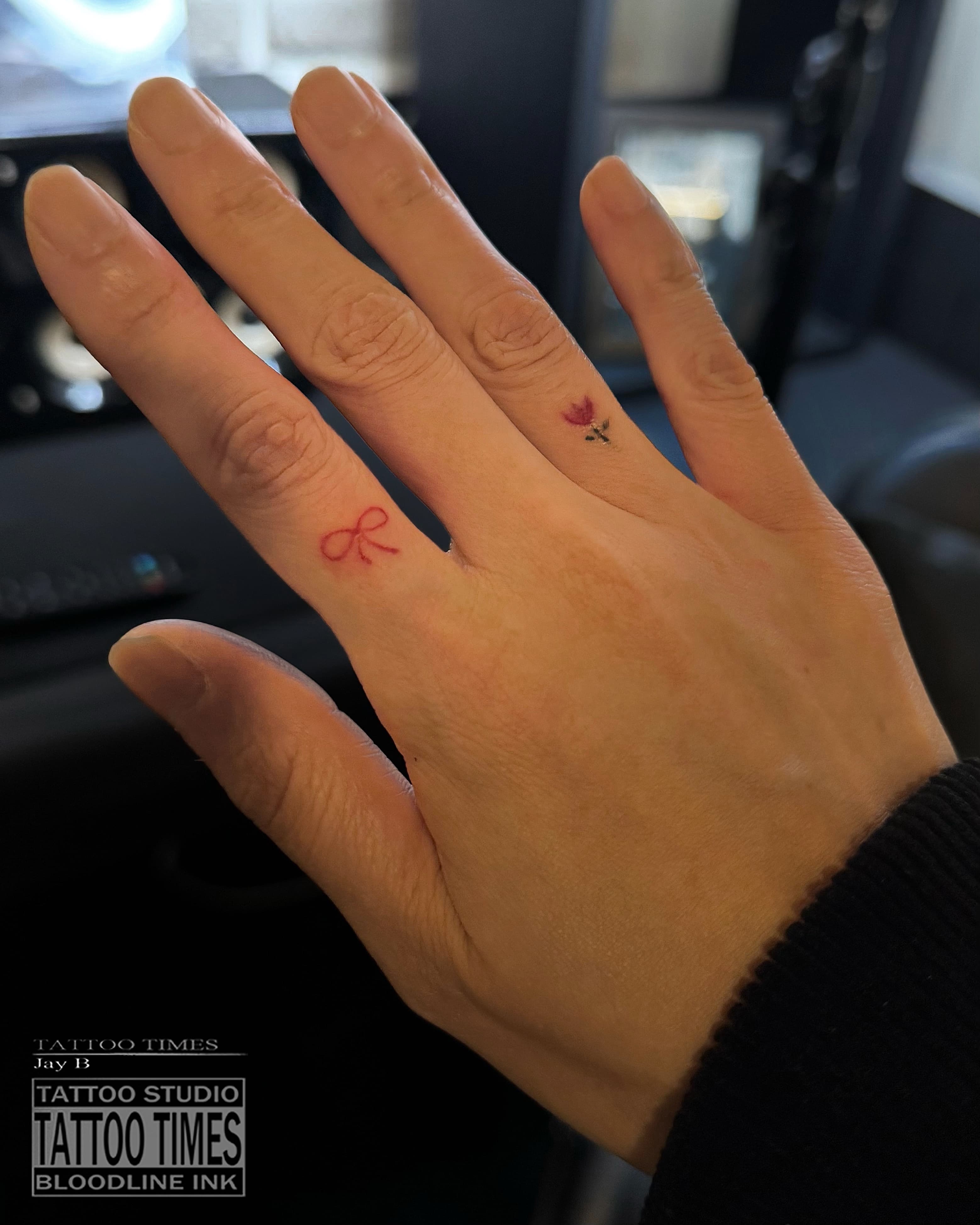 손 - 타투타임스