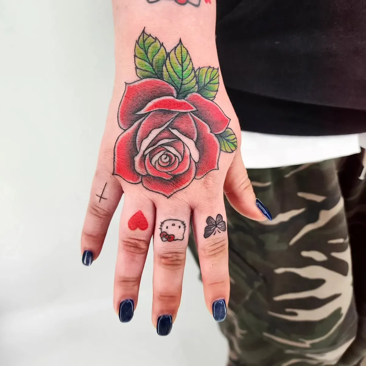 손가락 미니타투,손등 올드스쿨