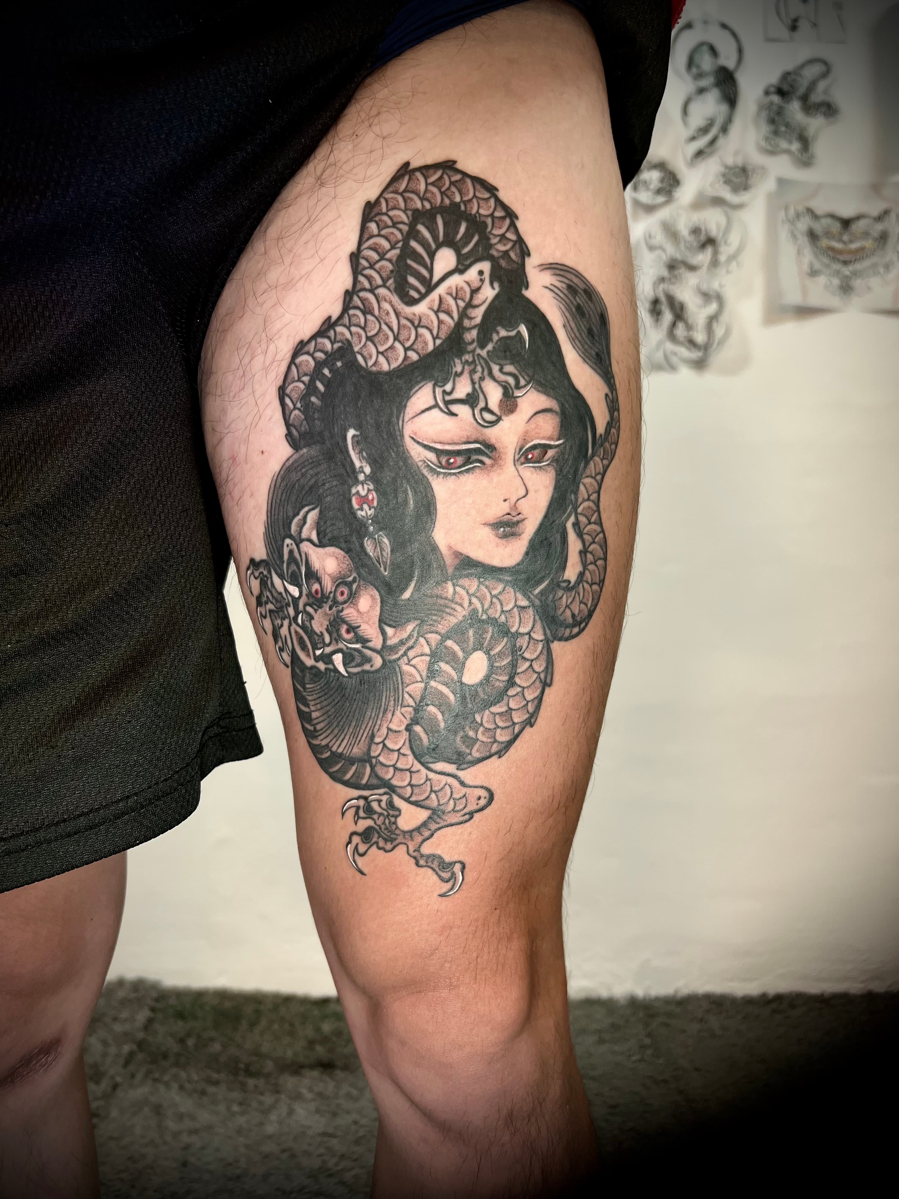 묘당, 여신과 용