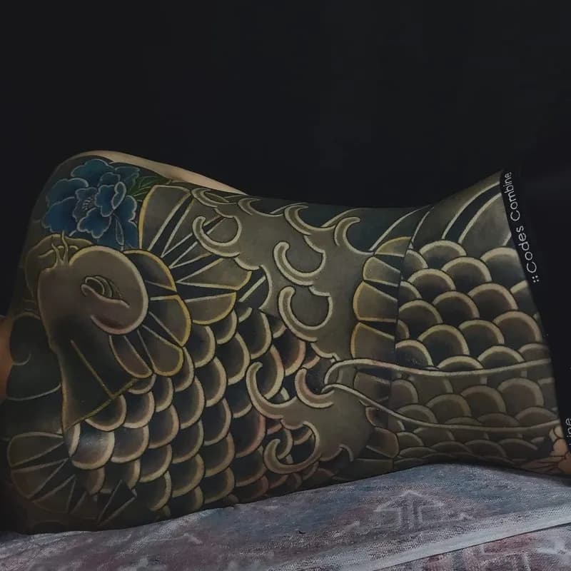 잉어 여자 등판타투