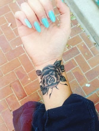 흉터 눈에 띄지 않도록 부드럽게 표현한 작품