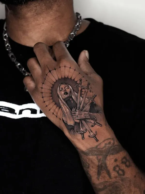 손등 마리아 타투🙏🏽