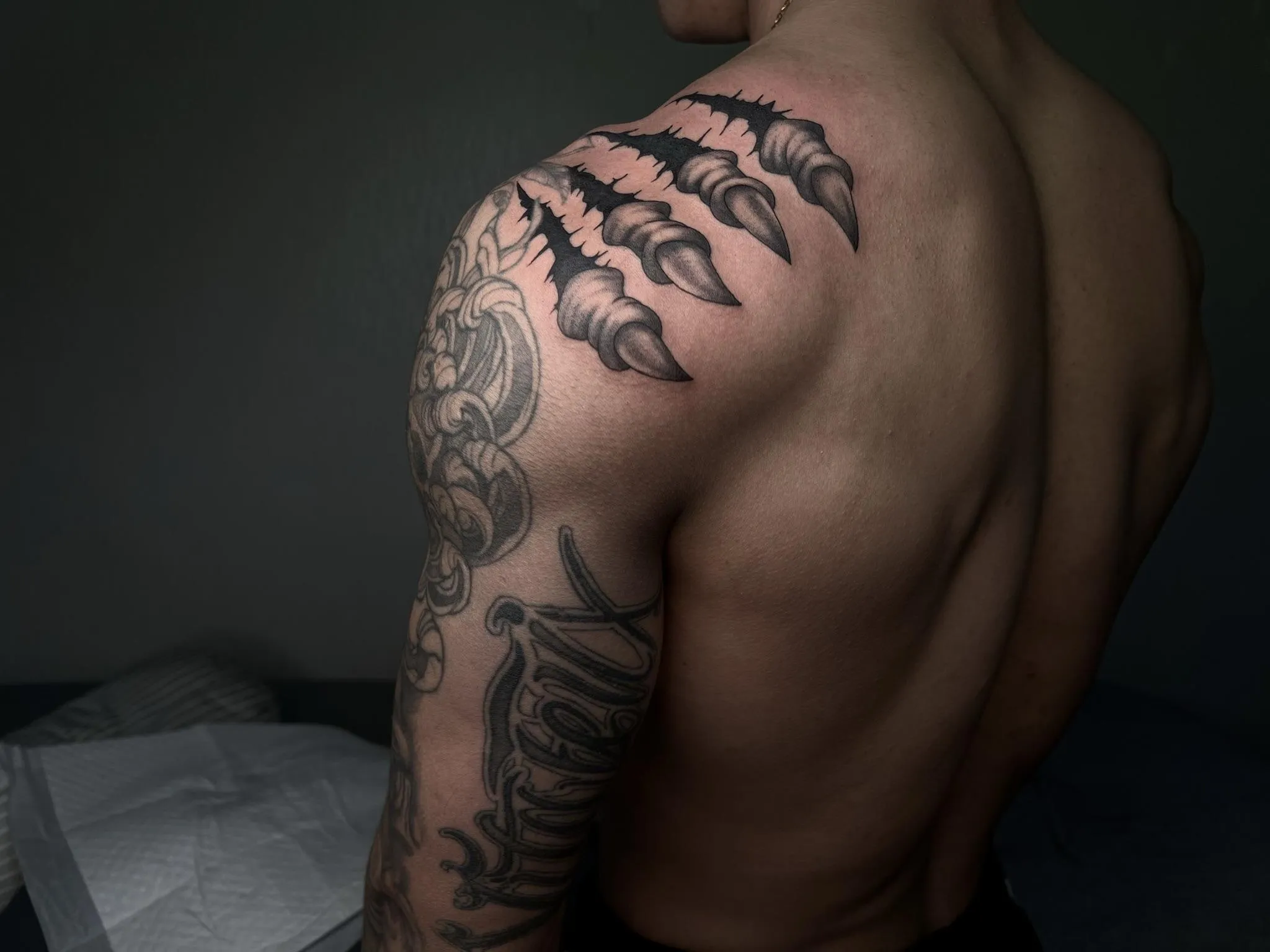 ์ด๊นจ ๋น์๋ฆฌ์ ๋ฐํฑ์๊ตญ ํํฌ - 1