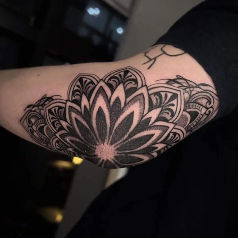 팔꿈치 만다라 기원타투