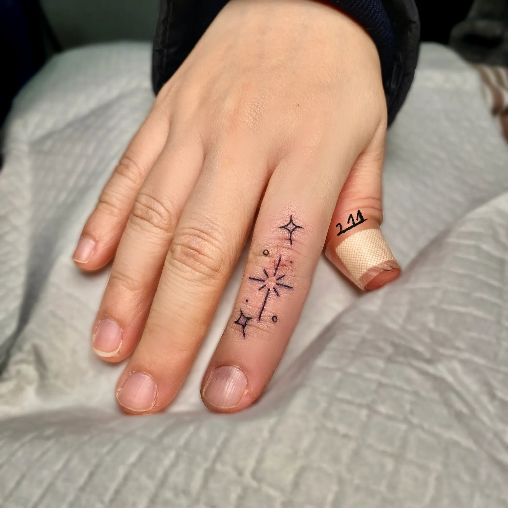 ์๊ฐ๋ฝ ๋ณ ํํฌ - 1