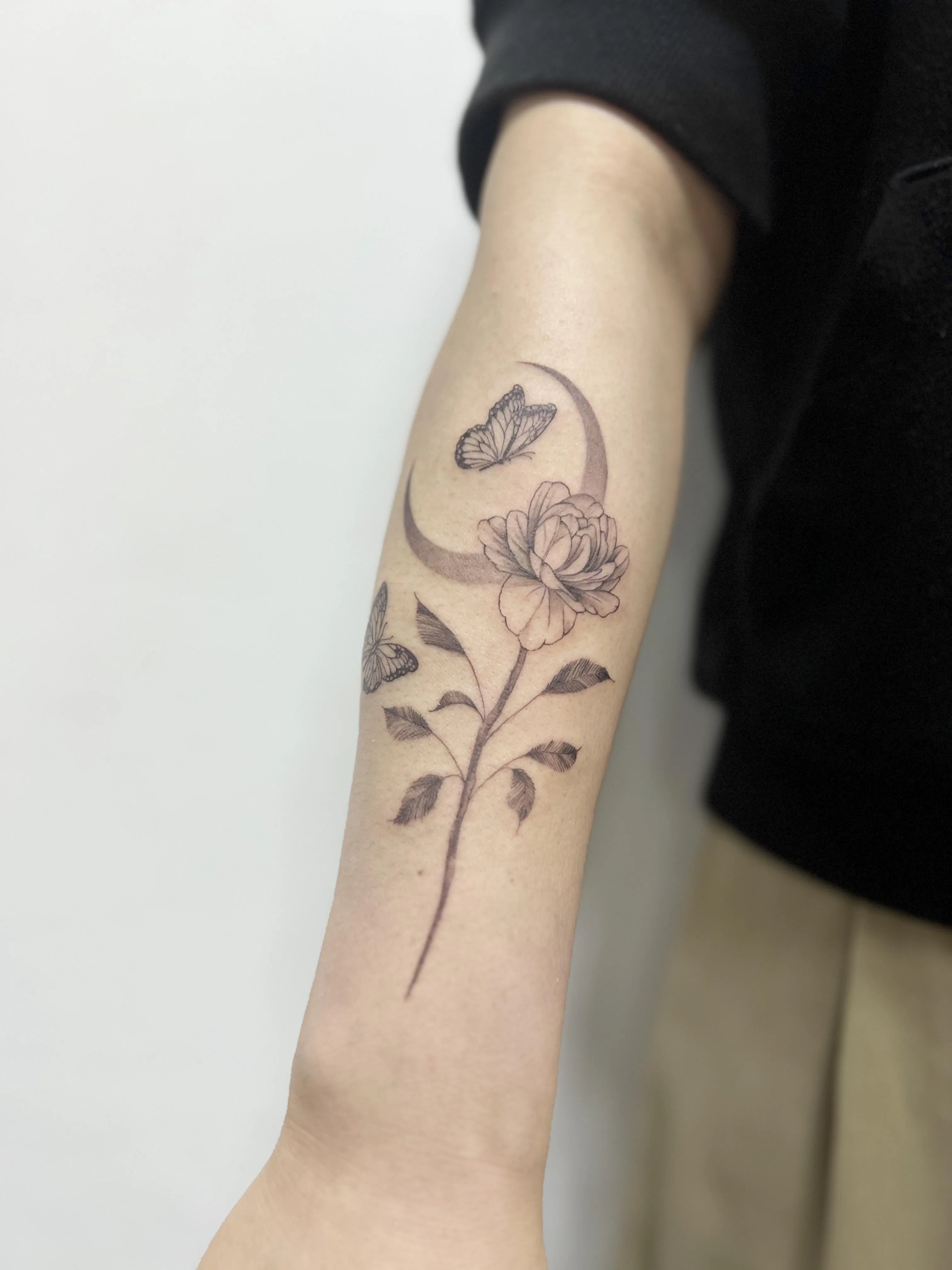 꽃, 나비 ,달 감성타투