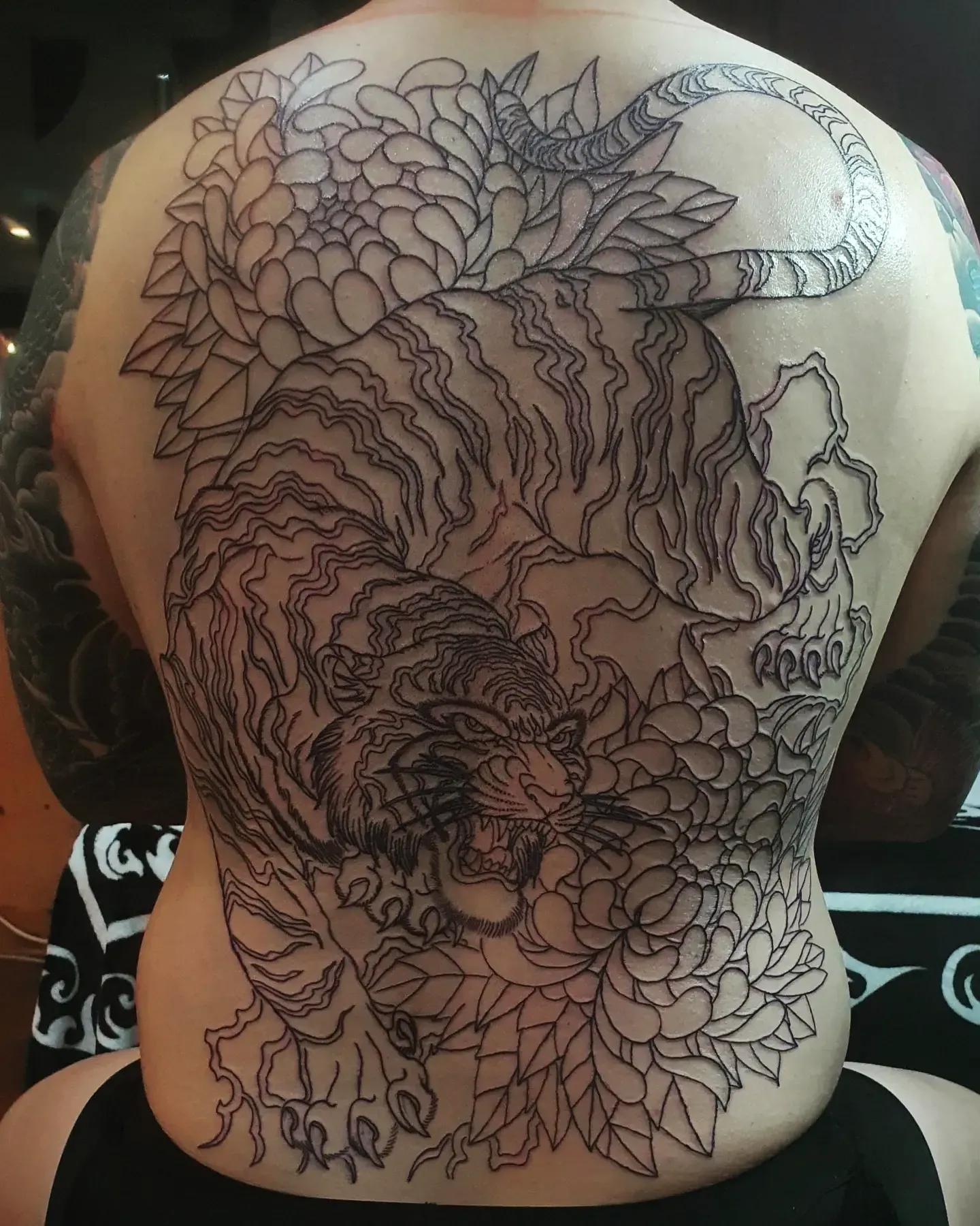 호랑이타투 라인작업