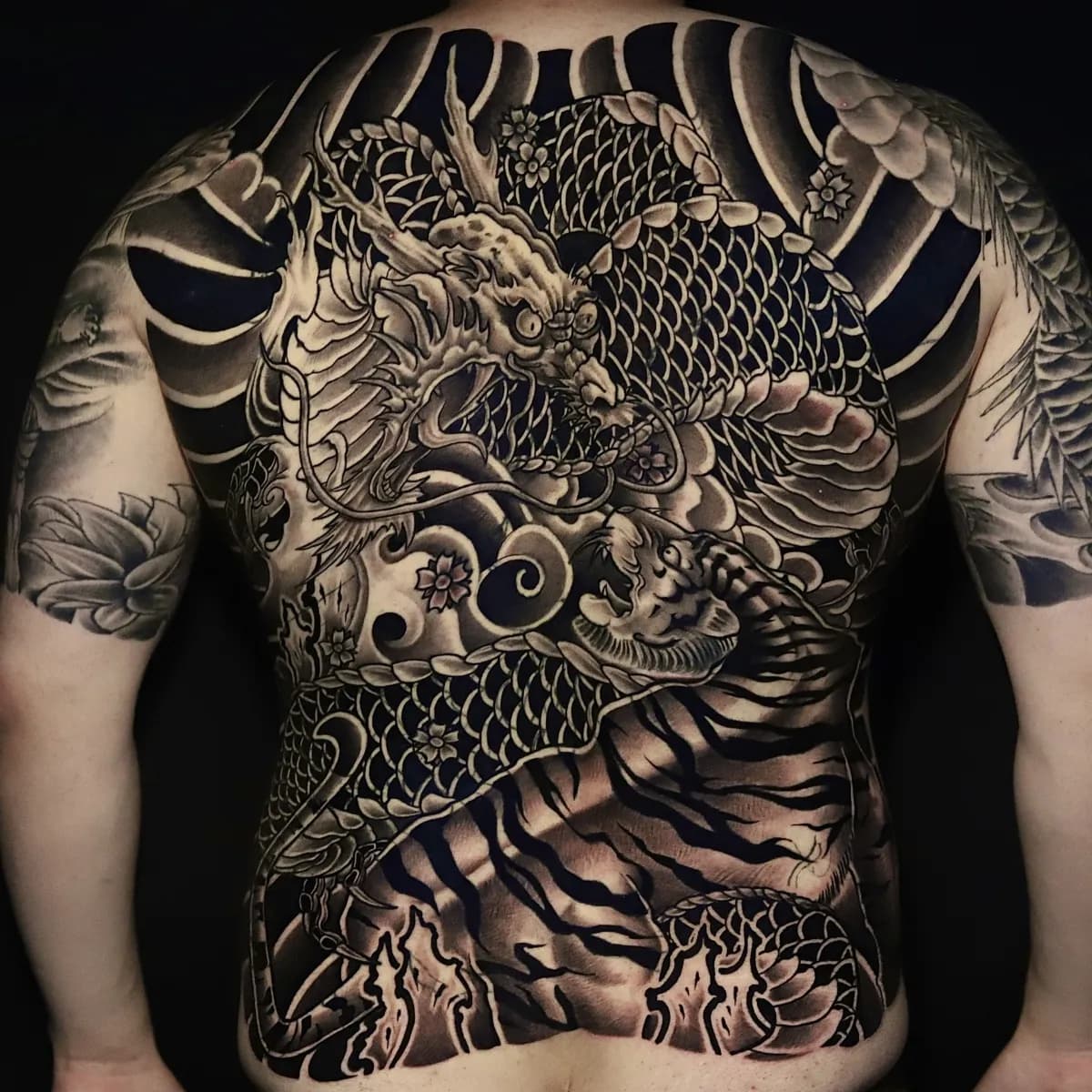 ์ฉํธ์๋ฐ ์ปค๋ฒ ๋ฐ ํฐ์น์